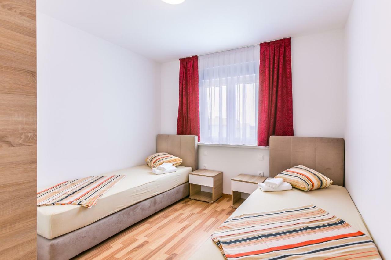 Dragan K2 Hotel Medulin Bagian luar foto