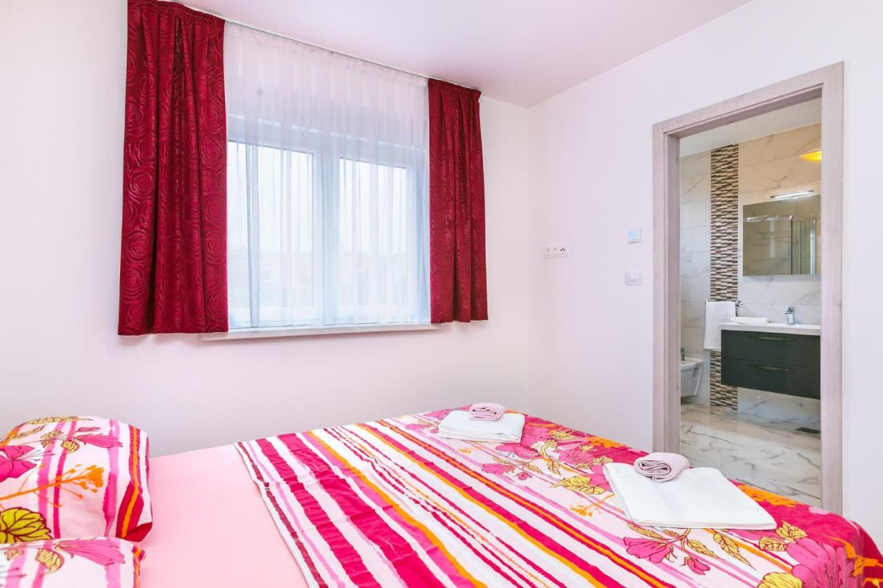 Dragan K2 Hotel Medulin Bagian luar foto